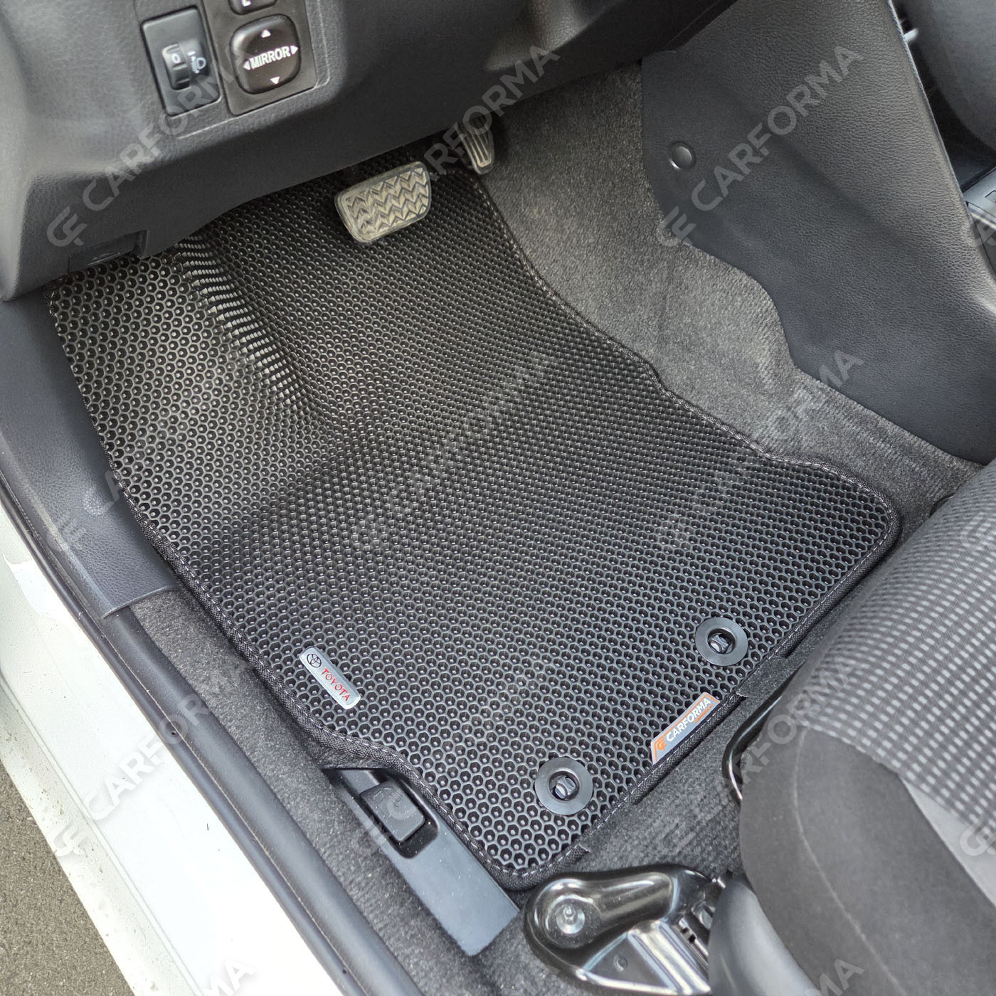 Ворсовые коврики на Toyota Yaris L 2013&nbsp;-&nbsp;2026 в Благовещенске